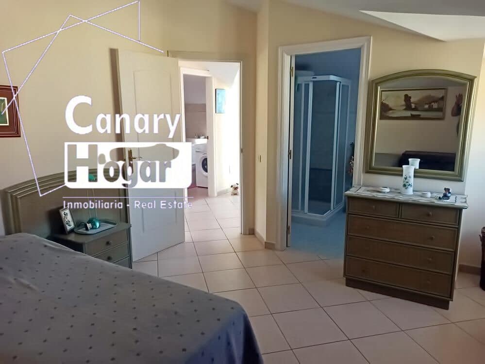 2 soveværelse Penthouse til salg i Los Cristianos med swimmingpool garage - € 750.000 (Ref: 9269838)