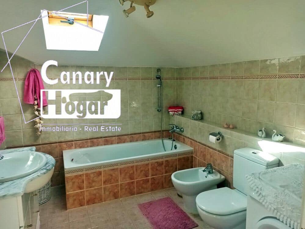 2 soveværelse Penthouse til salg i Los Cristianos med swimmingpool garage - € 750.000 (Ref: 9269838)