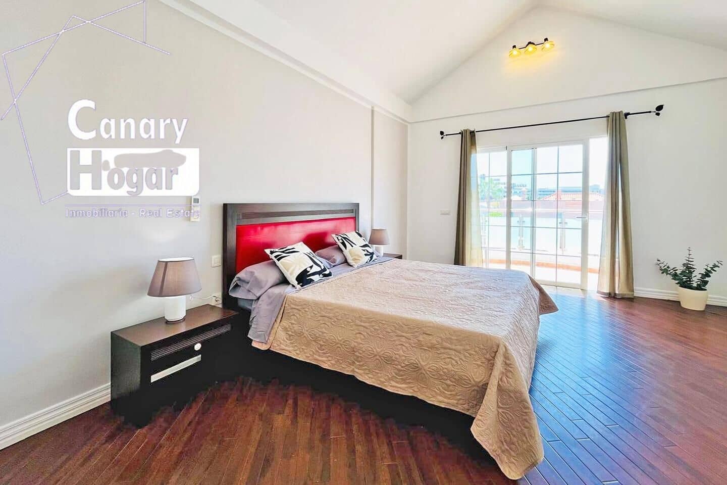 3 slaapkamer Penthouse te koop in Playa Fanabe met zwembad - € 875.000 (Ref: 9347429)