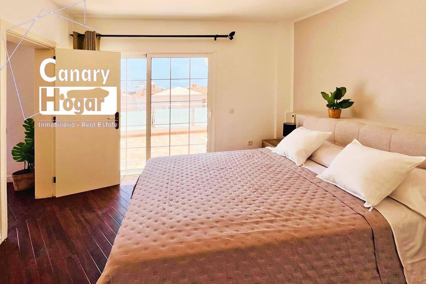 3 bedroom Penthouse for sale in Playa Fanabe with pool - € 875,000 (Ref: 9347429)