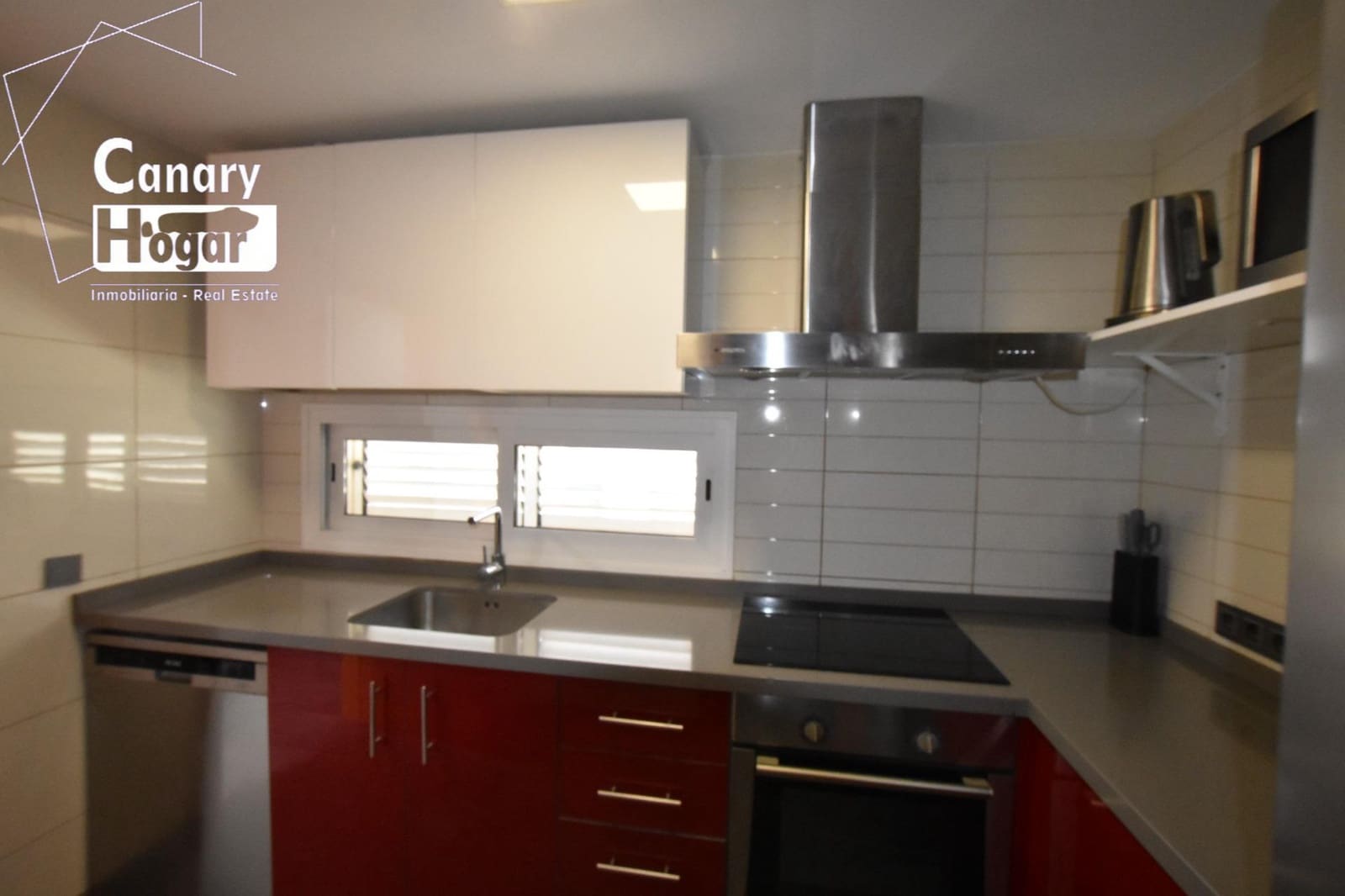 3 slaapkamer Rijtjeshuis te koop in El Madronal met zwembad garage - € 470.000 (Ref: 9375409)