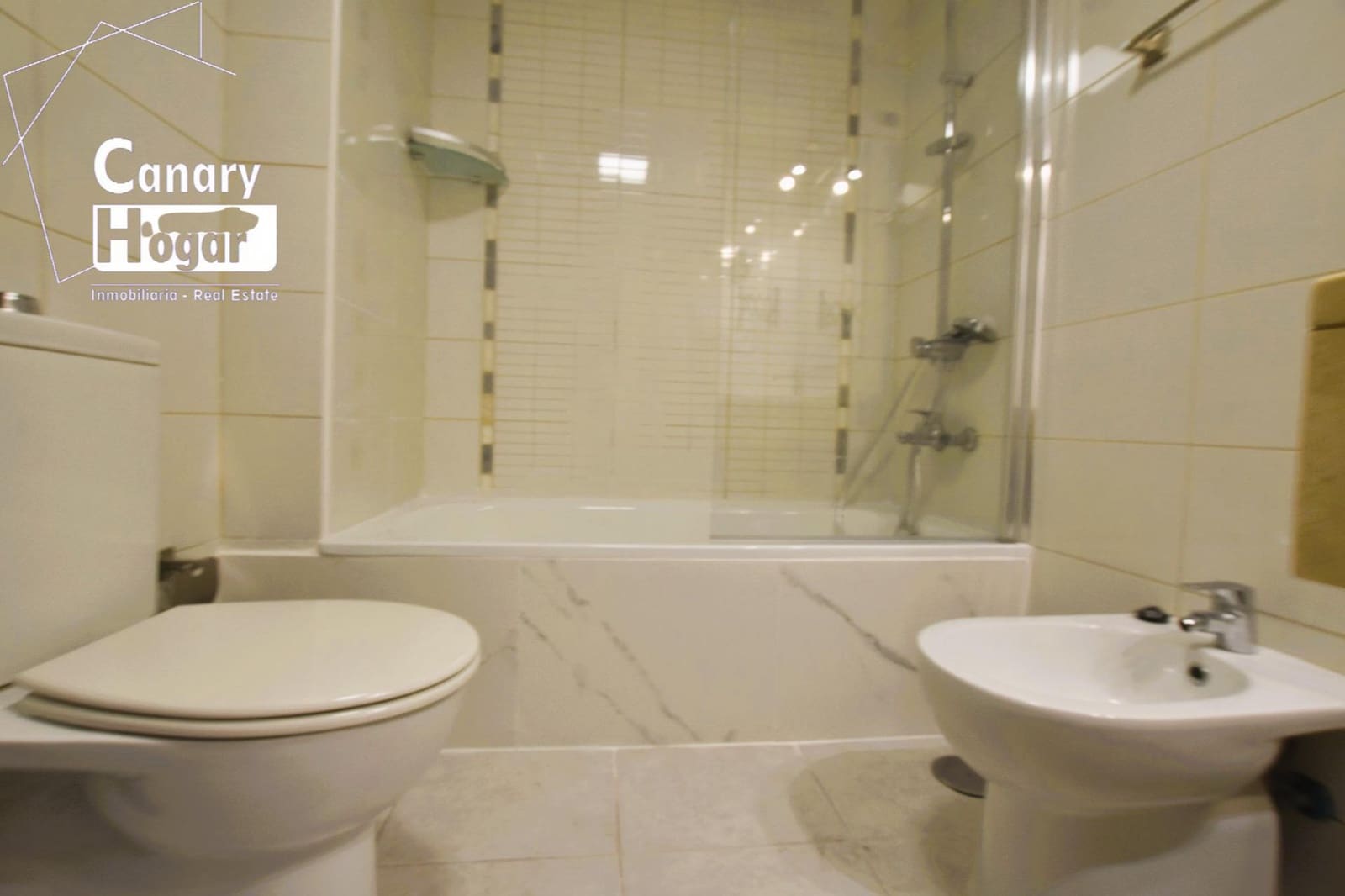 3 slaapkamer Rijtjeshuis te koop in El Madronal met zwembad garage - € 470.000 (Ref: 9375409)