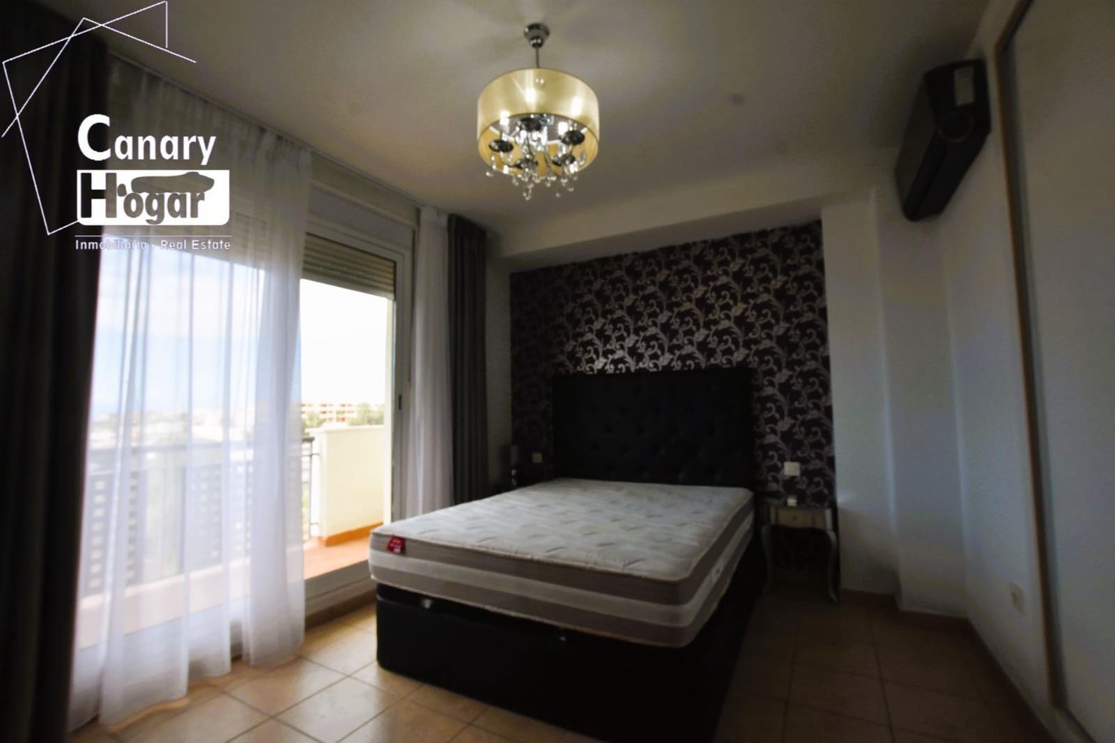 3 slaapkamer Rijtjeshuis te koop in El Madronal met zwembad garage - € 470.000 (Ref: 9375409)