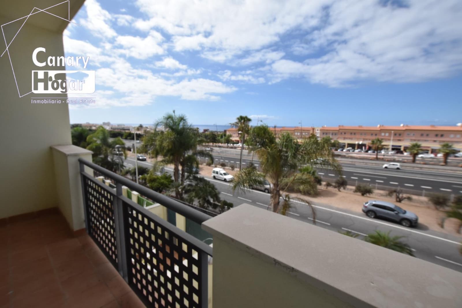 3 slaapkamer Rijtjeshuis te koop in El Madronal met zwembad garage - € 470.000 (Ref: 9375409)