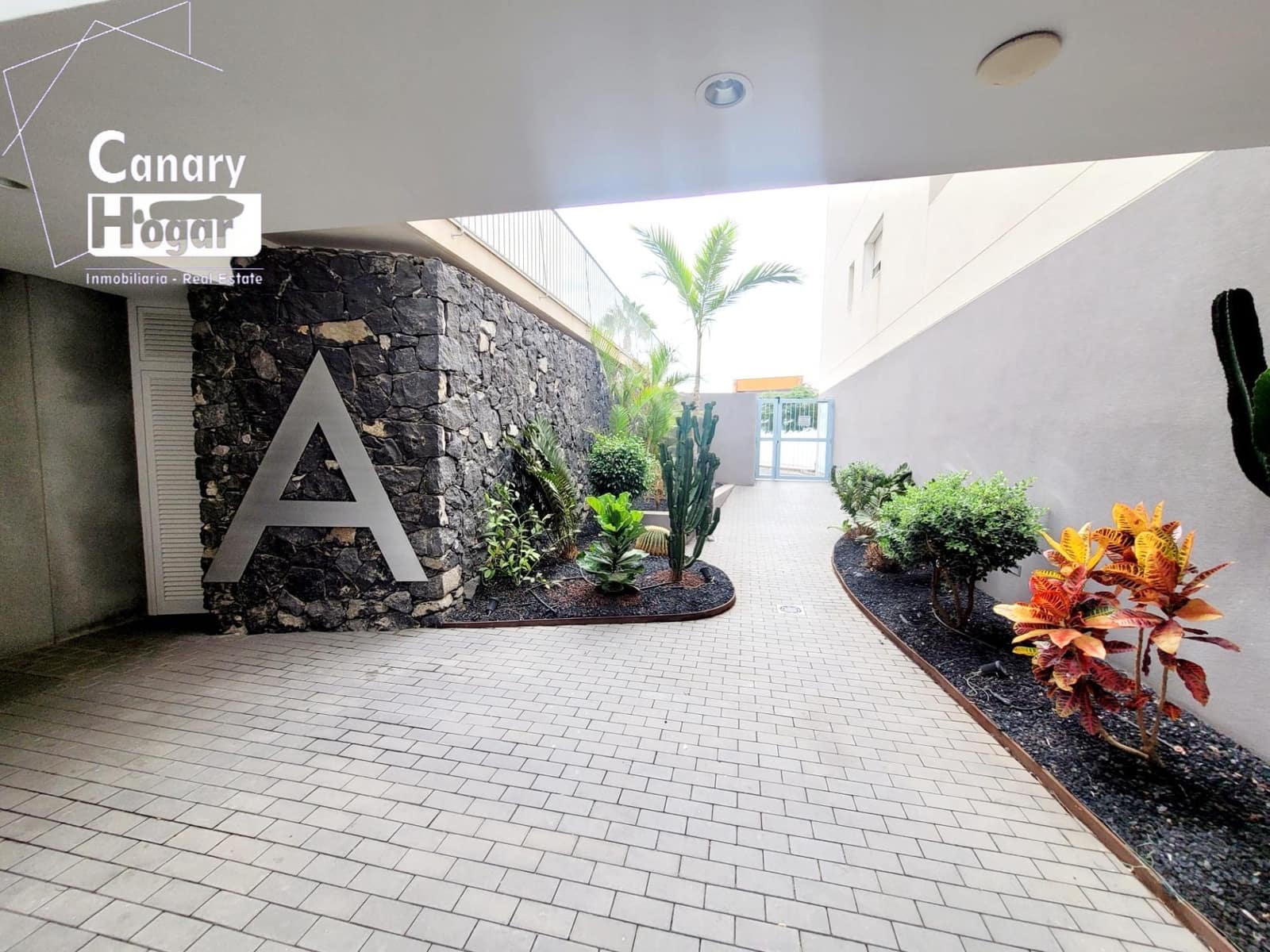 2 bedroom Apartment for sale in Adeje with pool - € 350,000 (Ref: 9385714)