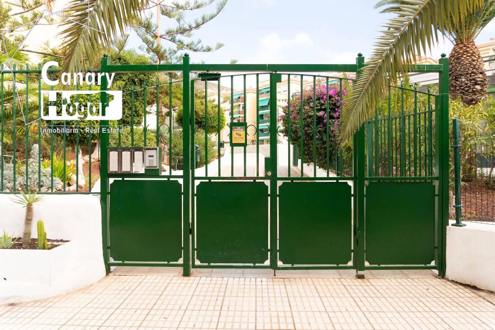 3 bedroom Apartment for sale in Los Cristianos with pool garage - € 441,000 (Ref: 9396102)