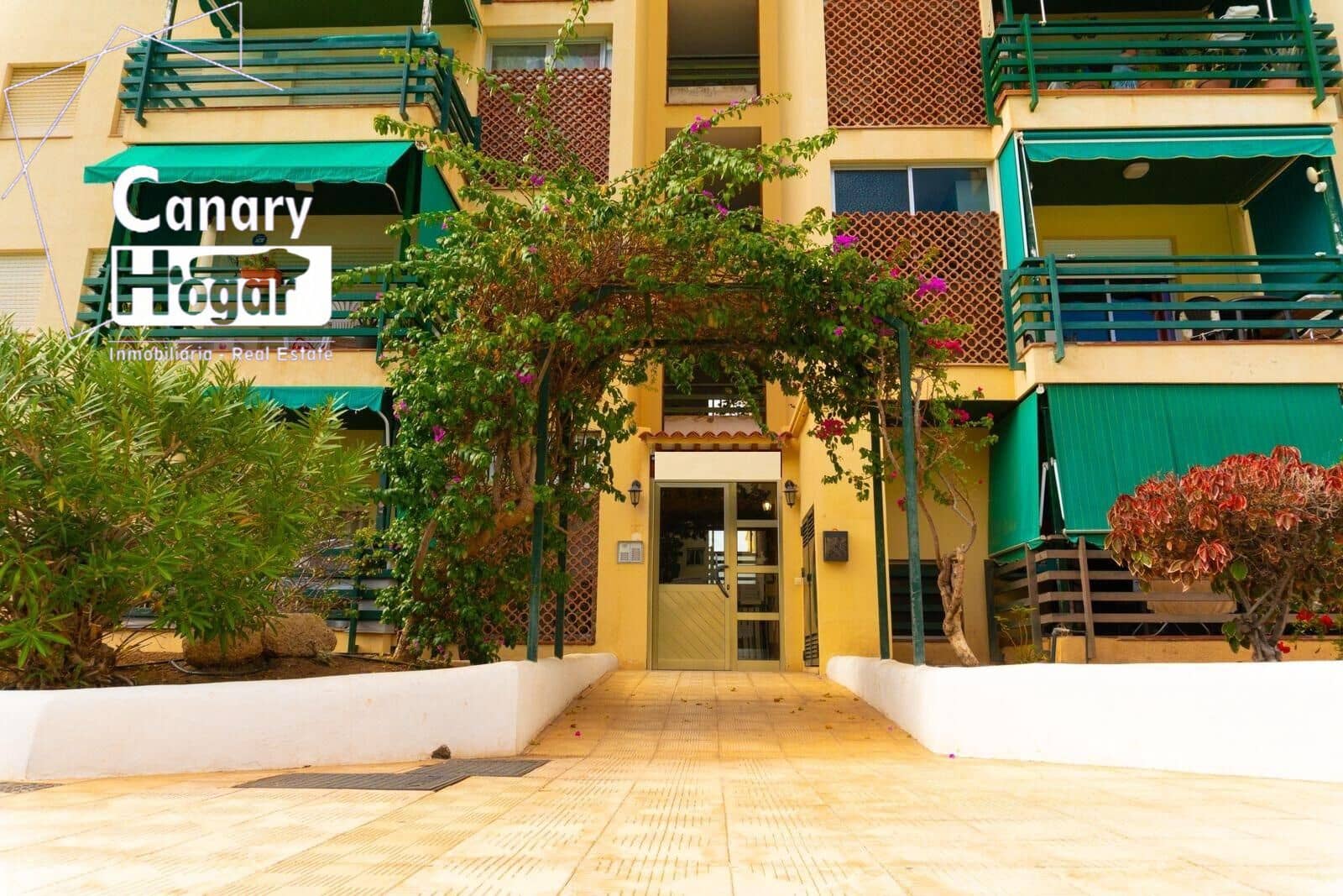 3 bedroom Apartment for sale in Los Cristianos with pool garage - € 441,000 (Ref: 9396102)