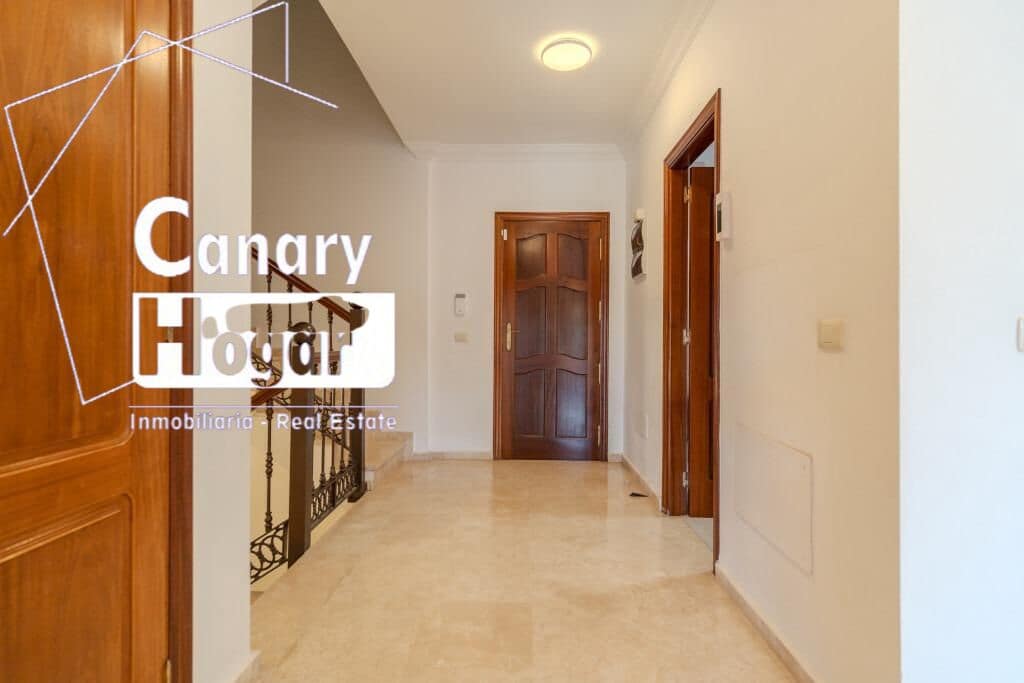3 slaapkamer Villa te koop in Playa del Duque met zwembad garage - € 1.120.000 (Ref: 9462458)