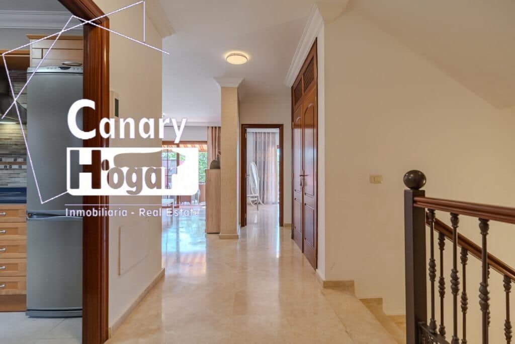 3 slaapkamer Villa te koop in Playa del Duque met zwembad garage - € 1.120.000 (Ref: 9462458)