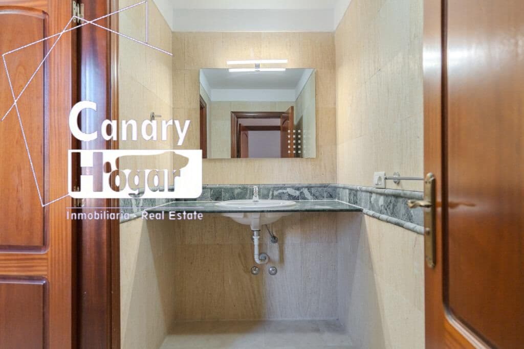 3 slaapkamer Villa te koop in Playa del Duque met zwembad garage - € 1.120.000 (Ref: 9462458)