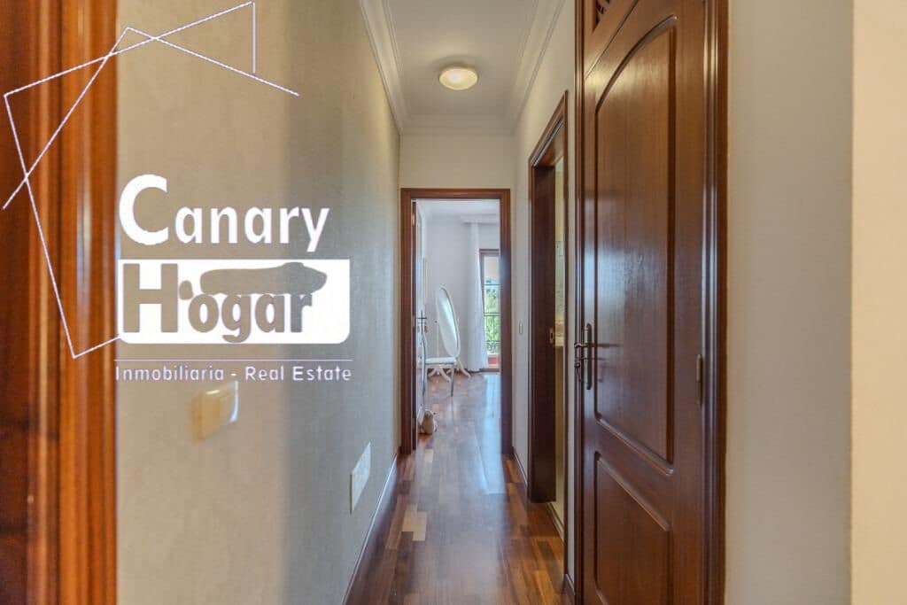 3 slaapkamer Villa te koop in Playa del Duque met zwembad garage - € 1.120.000 (Ref: 9462458)