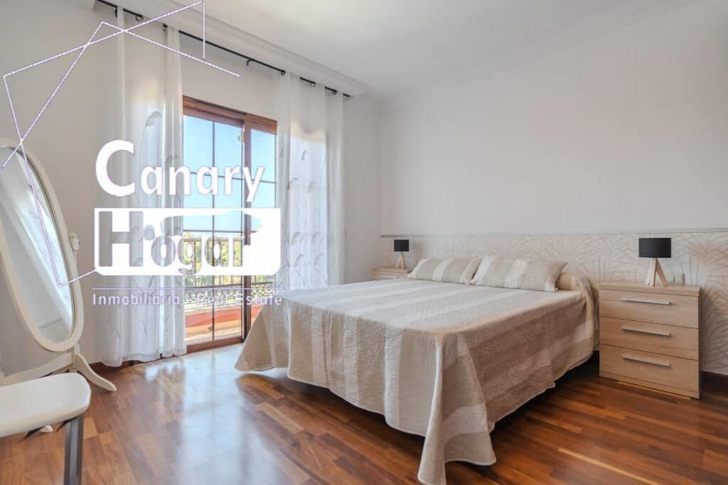 3 slaapkamer Villa te koop in Playa del Duque met zwembad garage - € 1.120.000 (Ref: 9462458)