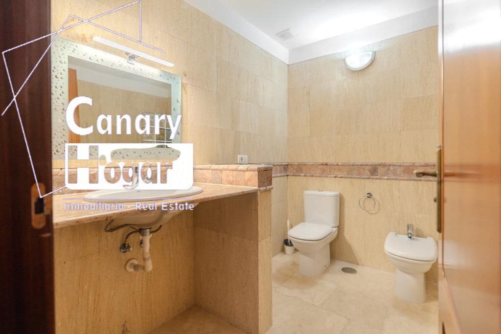 3 slaapkamer Villa te koop in Playa del Duque met zwembad garage - € 1.120.000 (Ref: 9462458)