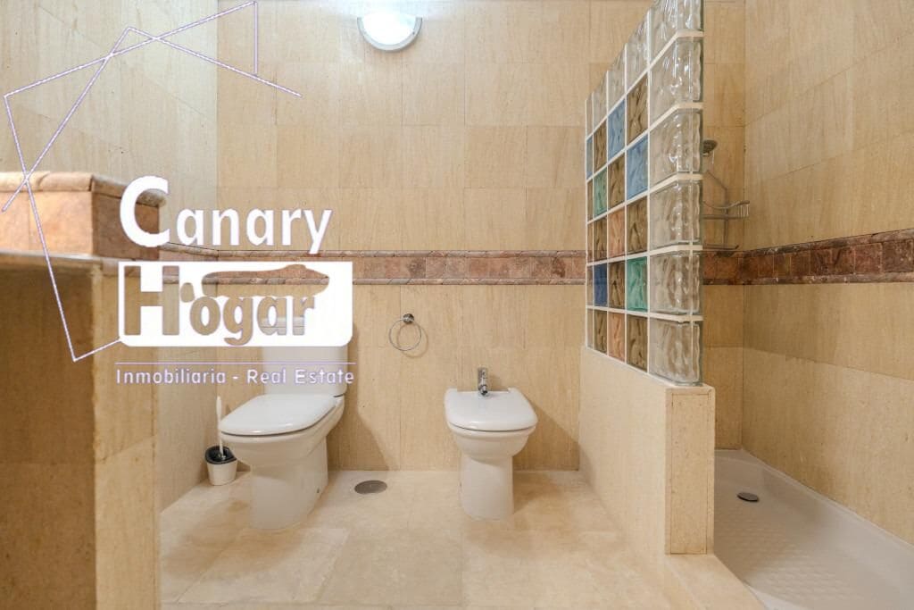 3 slaapkamer Villa te koop in Playa del Duque met zwembad garage - € 1.120.000 (Ref: 9462458)