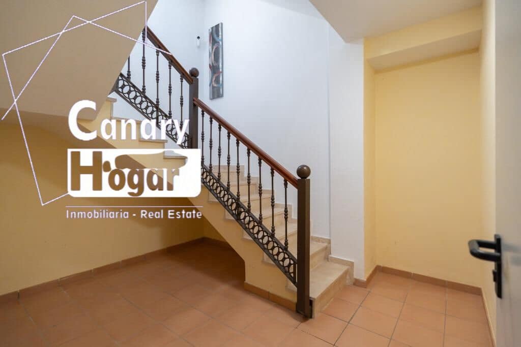 3 slaapkamer Villa te koop in Playa del Duque met zwembad garage - € 1.120.000 (Ref: 9462458)