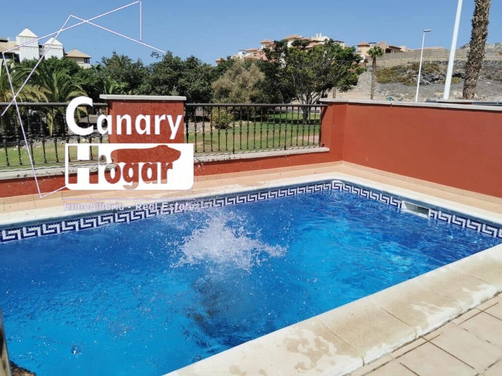 3 slaapkamer Villa te koop in Playa del Duque met zwembad garage - € 1.120.000 (Ref: 9462458)