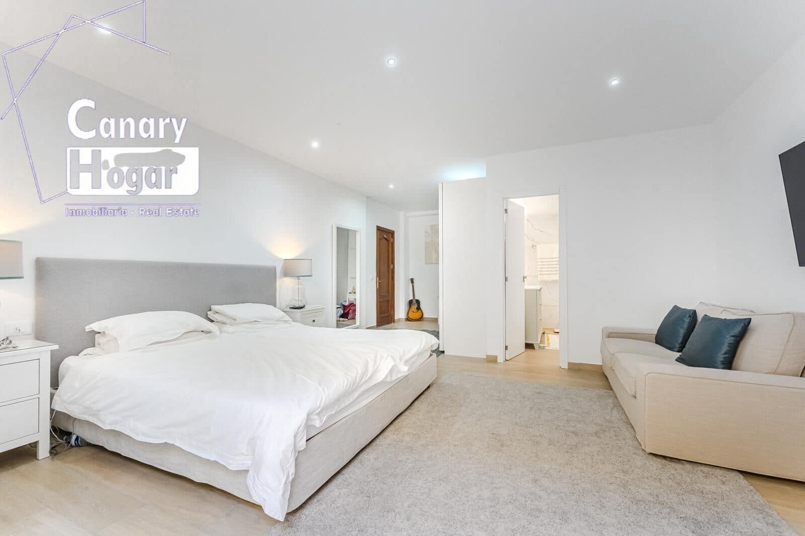 6 soverom Villa til salgs i Puerto Santiago med svømmebasseng garasje - € 1 280 000 (Ref: 9491516)