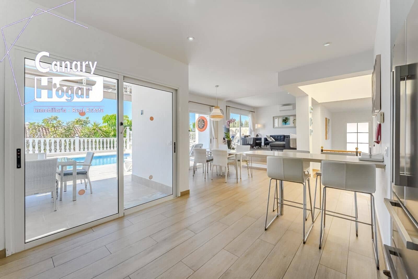 6 soverom Villa til salgs i Puerto Santiago med svømmebasseng garasje - € 1 280 000 (Ref: 9491516)