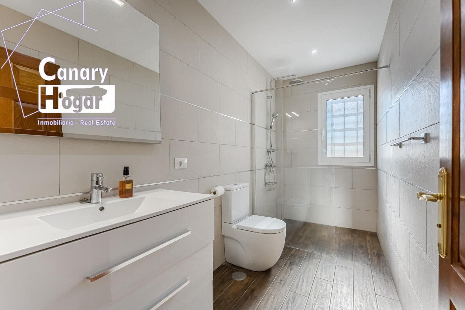 6 soverom Villa til salgs i Puerto Santiago med svømmebasseng garasje - € 1 280 000 (Ref: 9491516)