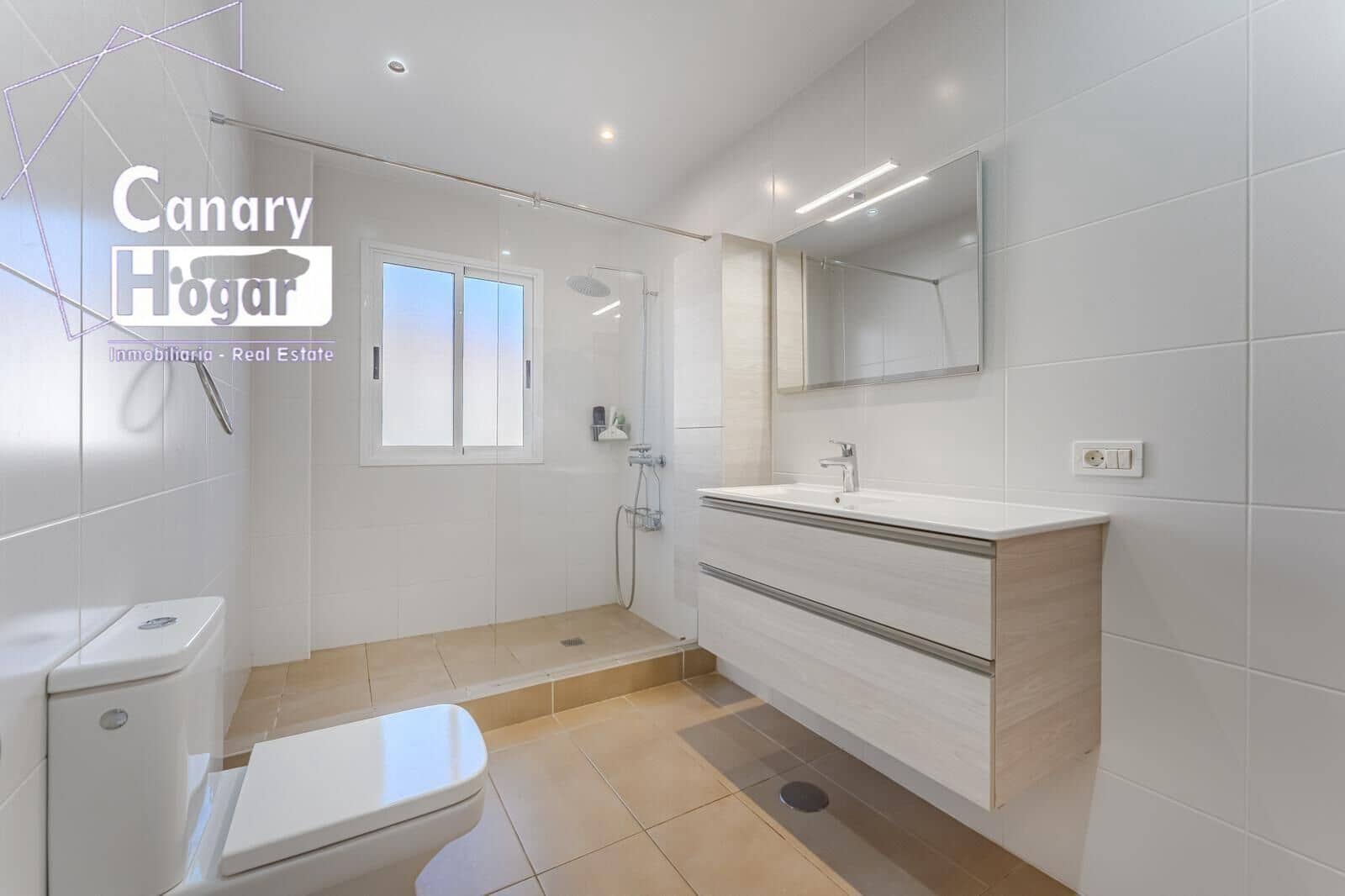 6 soverom Villa til salgs i Puerto Santiago med svømmebasseng garasje - € 1 280 000 (Ref: 9491516)