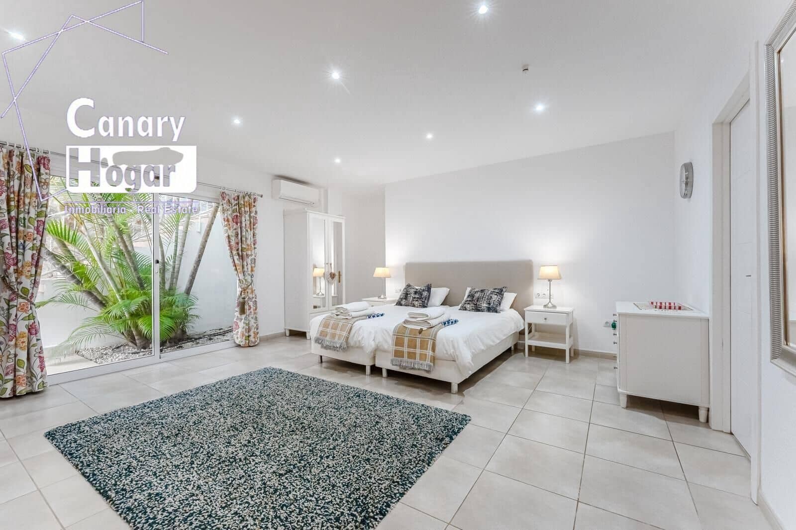 6 soverom Villa til salgs i Puerto Santiago med svømmebasseng garasje - € 1 280 000 (Ref: 9491516)