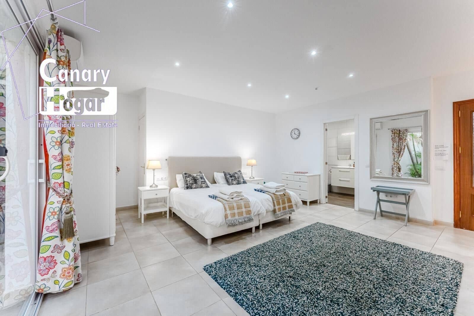 6 soverom Villa til salgs i Puerto Santiago med svømmebasseng garasje - € 1 280 000 (Ref: 9491516)