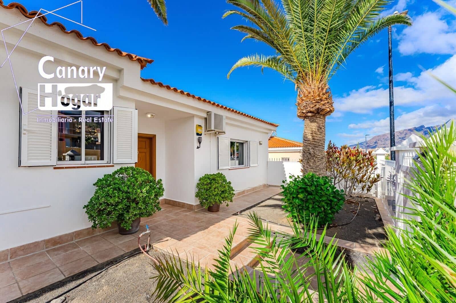 6 soverom Villa til salgs i Puerto Santiago med svømmebasseng garasje - € 1 280 000 (Ref: 9491516)