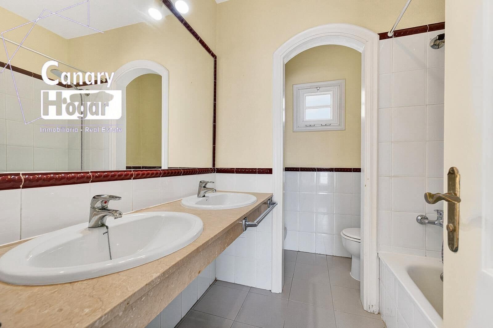 3 chambre Villa/Maison Mitoyenne à vendre à Costa Adeje avec piscine garage - 659 000 € (Ref: 9519034)