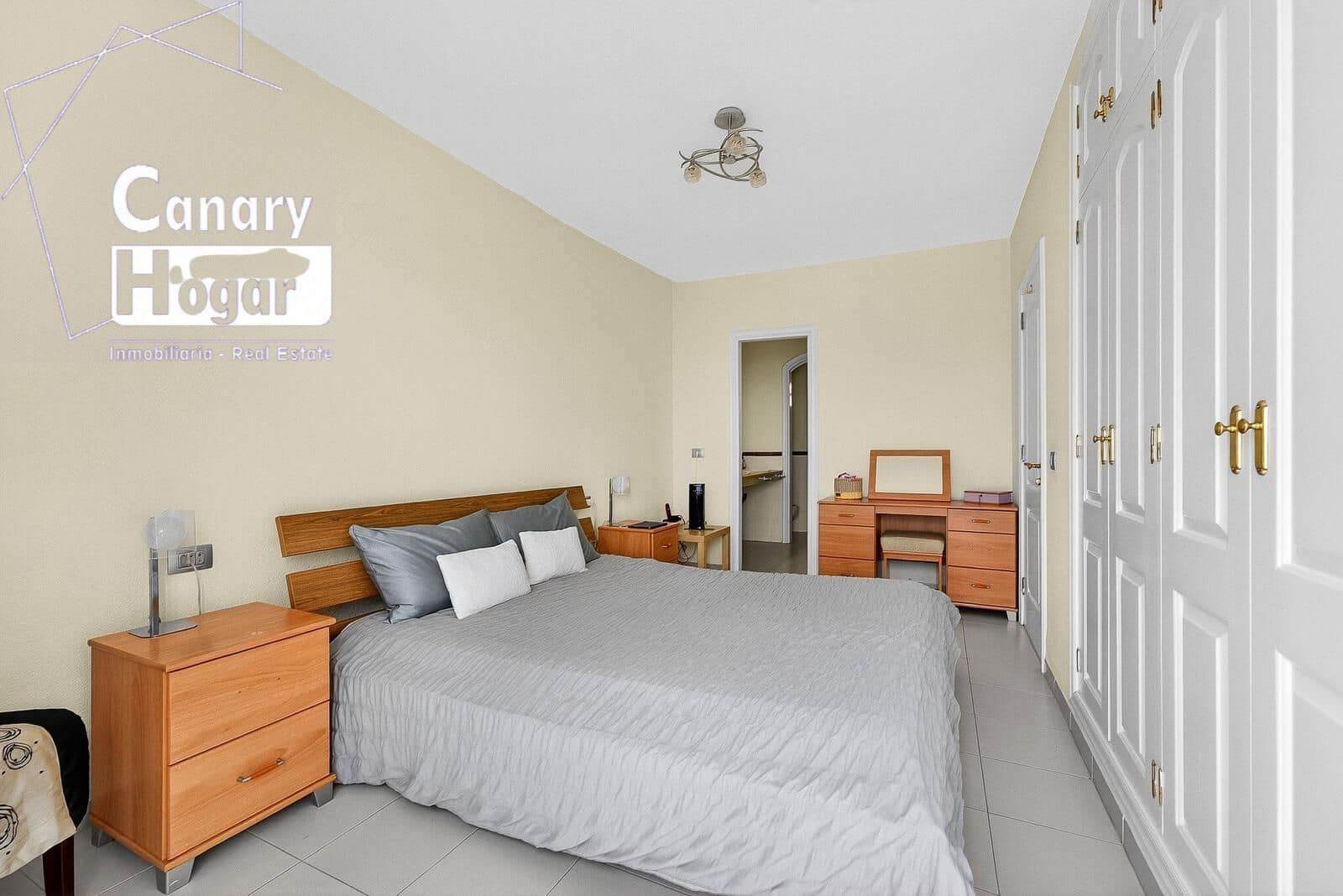 3 chambre Villa/Maison Mitoyenne à vendre à Costa Adeje avec piscine garage - 659 000 € (Ref: 9519034)