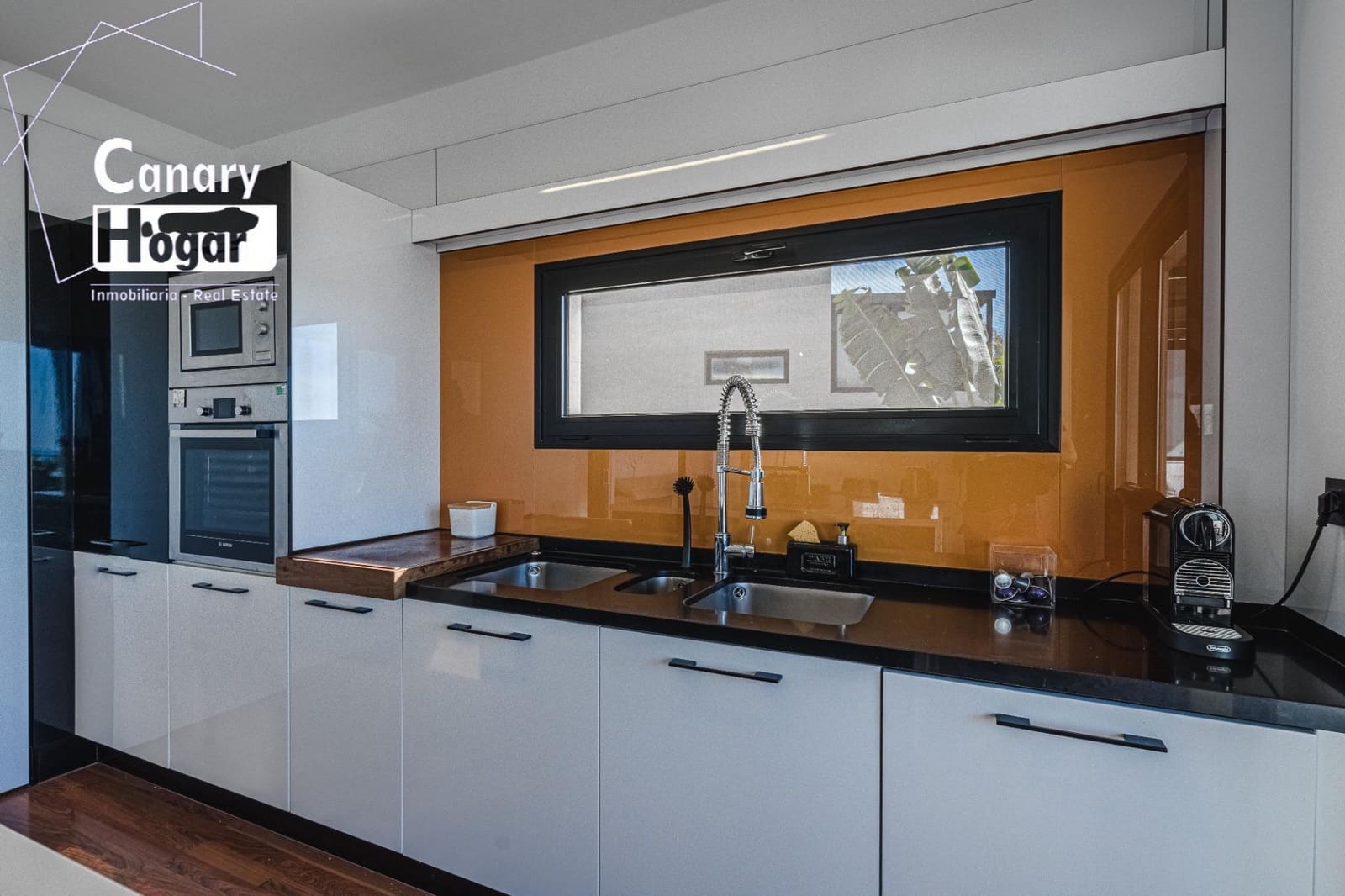 4 soveværelse Villa til salg i Costa Adeje med swimmingpool garage - € 1.795.000 (Ref: 9543765)