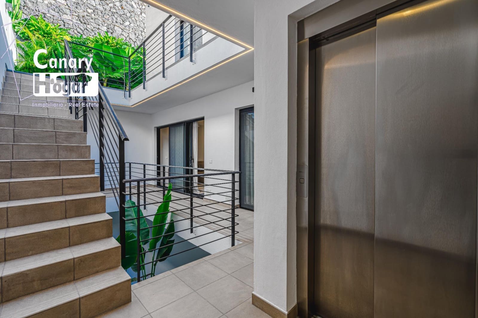 4 soveværelse Villa til salg i Costa Adeje med swimmingpool garage - € 1.795.000 (Ref: 9543765)