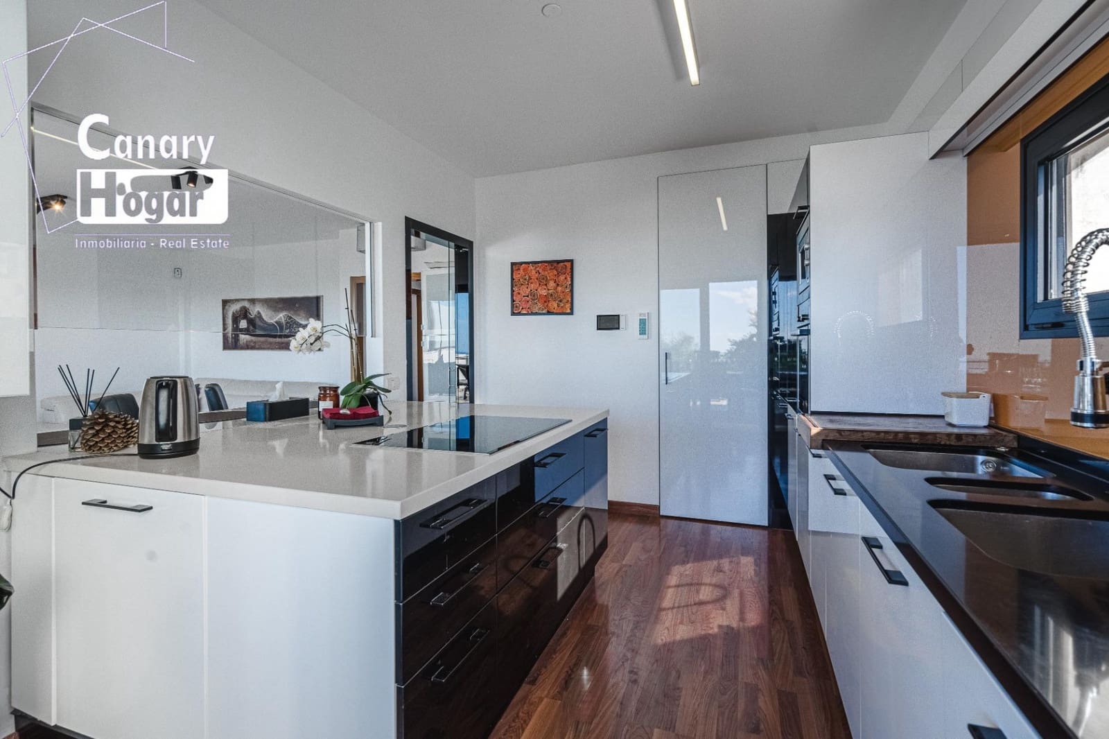 4 bedroom Villa for sale in Costa Adeje with pool garage - € 1,795,000 (Ref: 9543765)