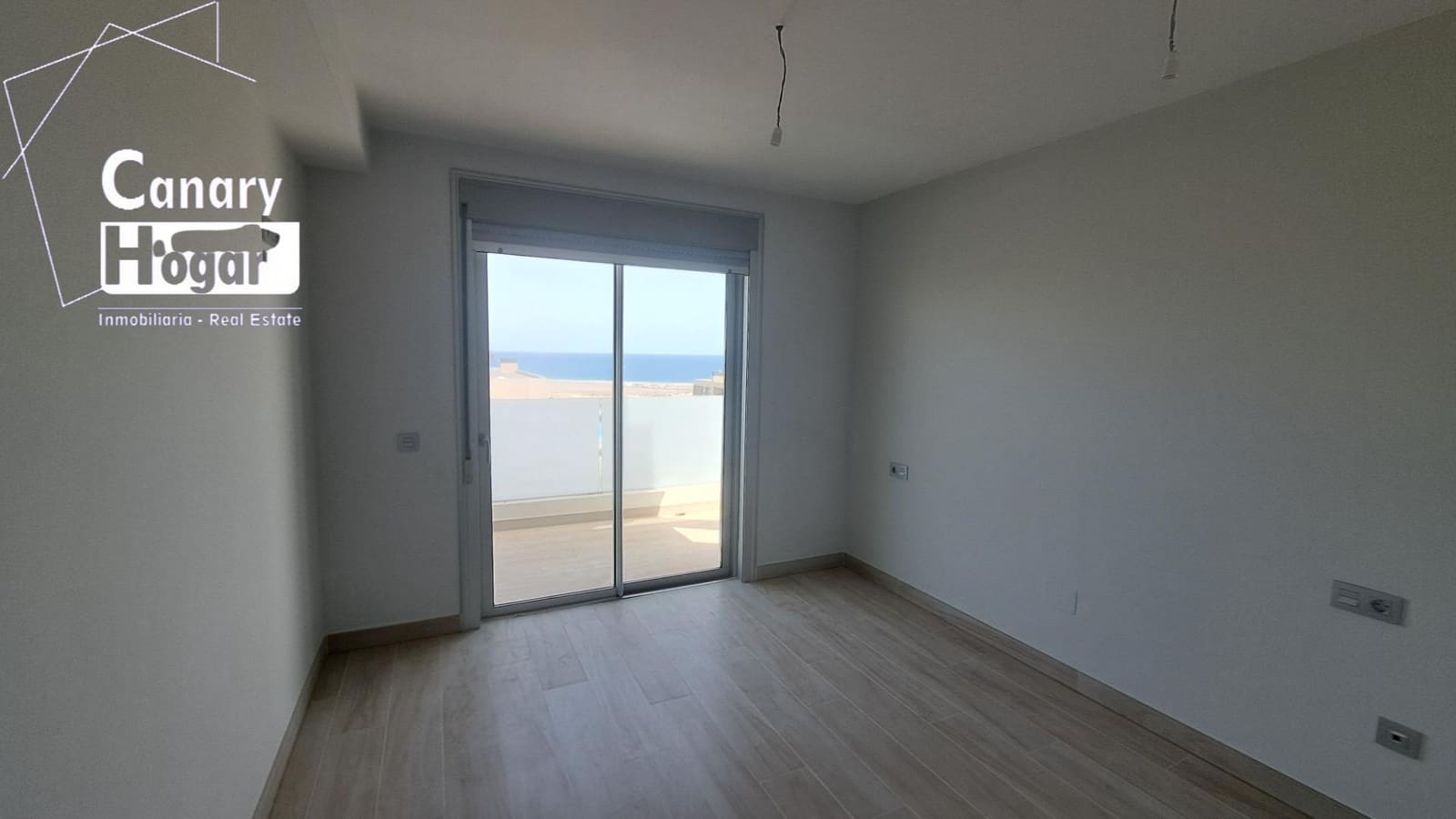 2 bedroom Penthouse for sale in Granadilla de Abona with pool - € 500,000 (Ref: 9574714)