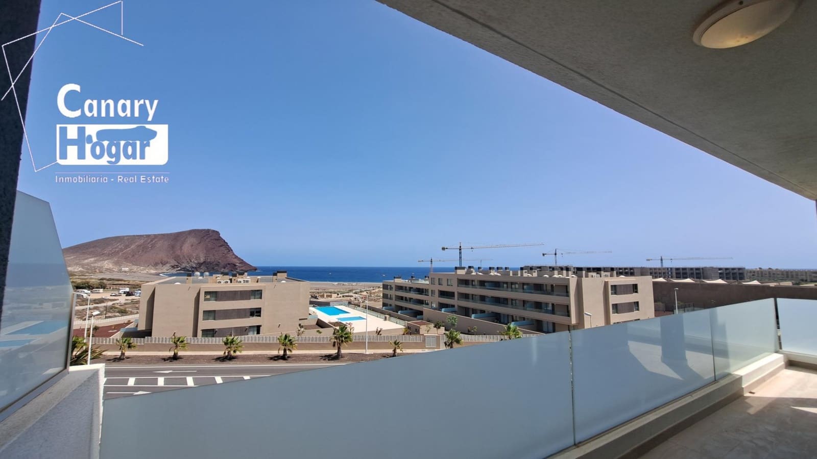 2 bedroom Penthouse for sale in Granadilla de Abona with pool - € 500,000 (Ref: 9574714)