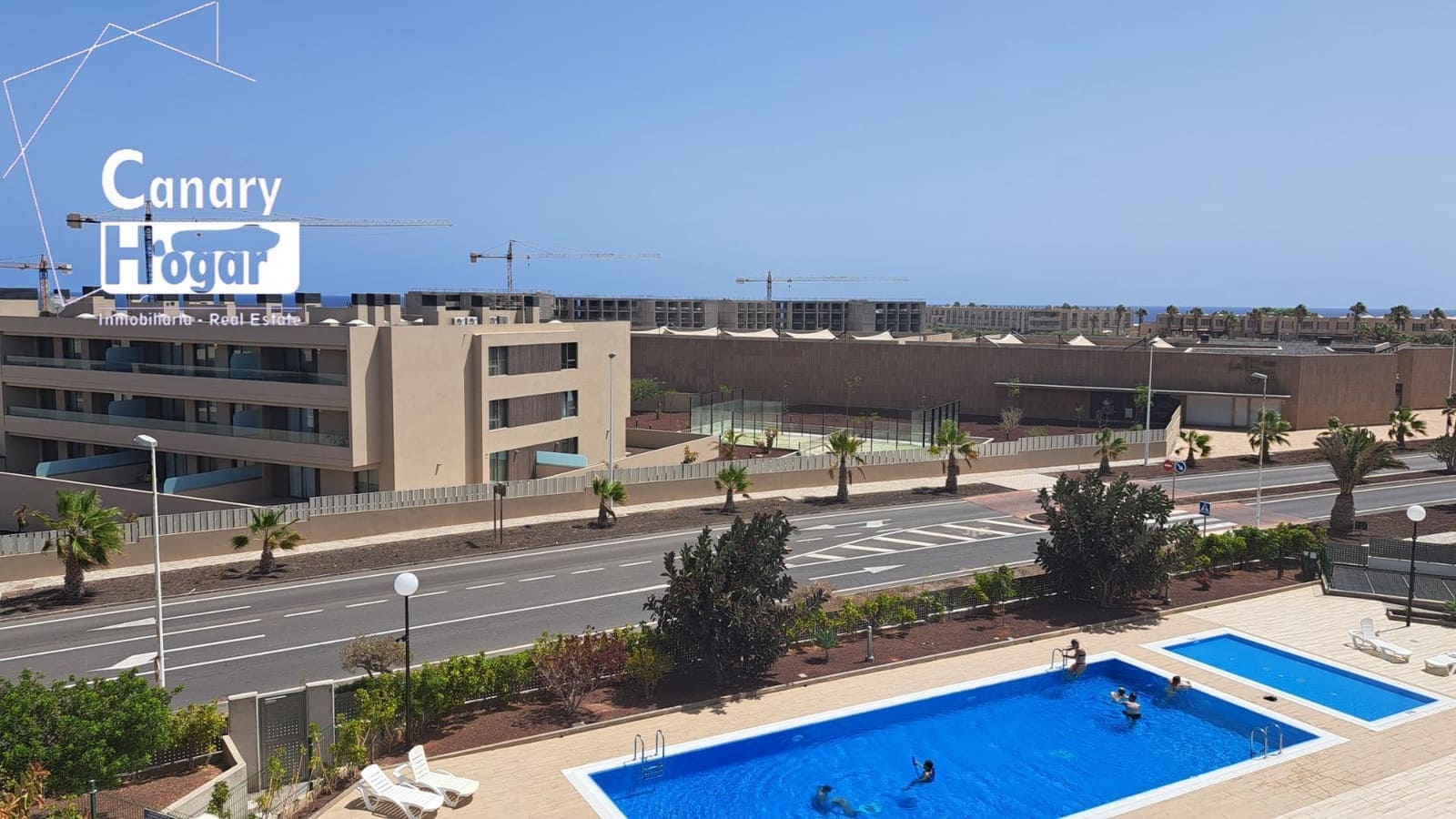 2 bedroom Penthouse for sale in Granadilla de Abona with pool - € 500,000 (Ref: 9574714)