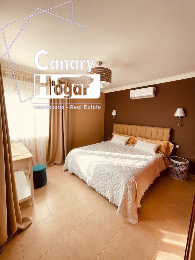 4 bedroom Villa for sale in Los Cristianos with pool garage - € 775,000 (Ref: 9666613)