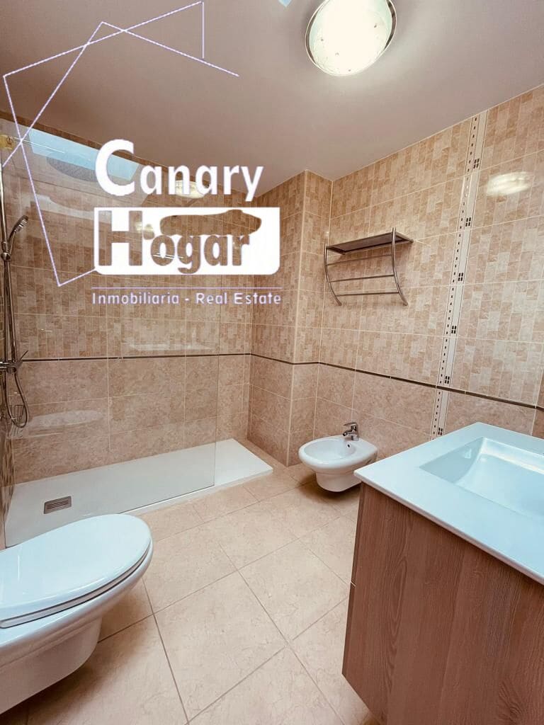 4 bedroom Villa for sale in Los Cristianos with pool garage - € 775,000 (Ref: 9666613)