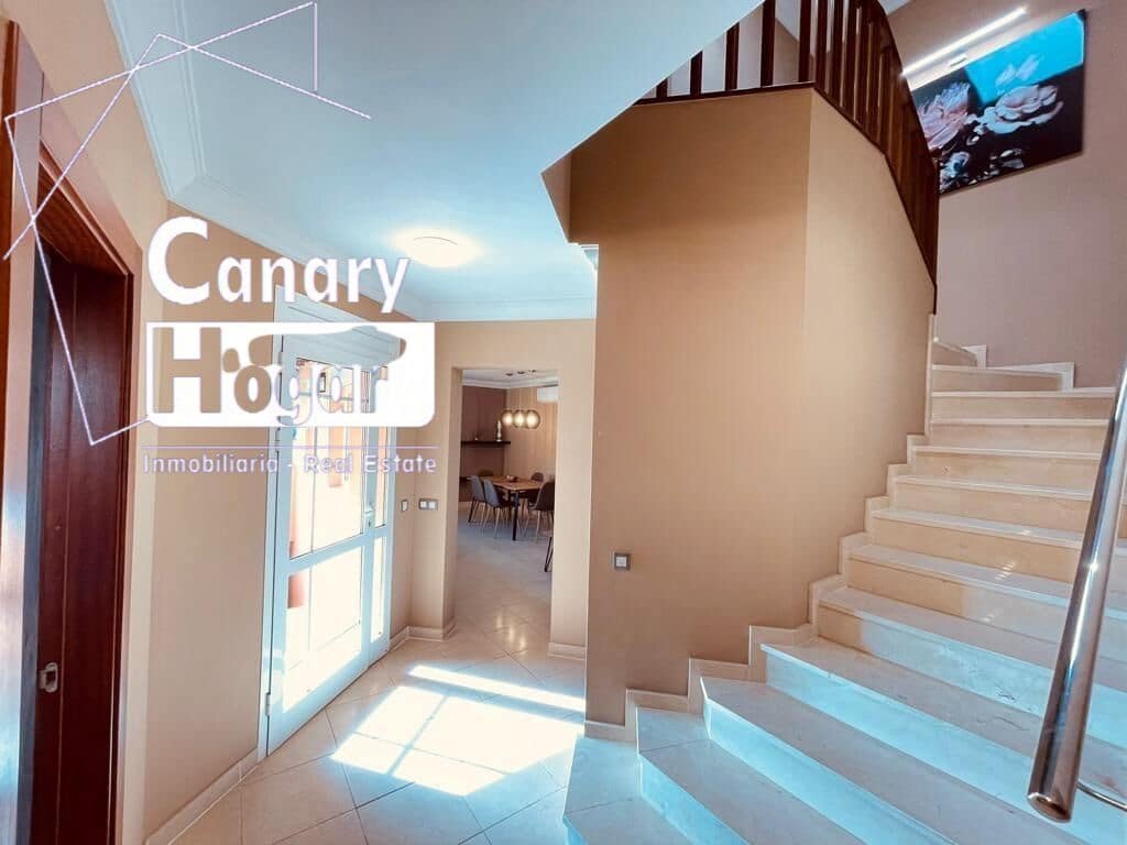 4 bedroom Villa for sale in Los Cristianos with pool garage - € 775,000 (Ref: 9666613)