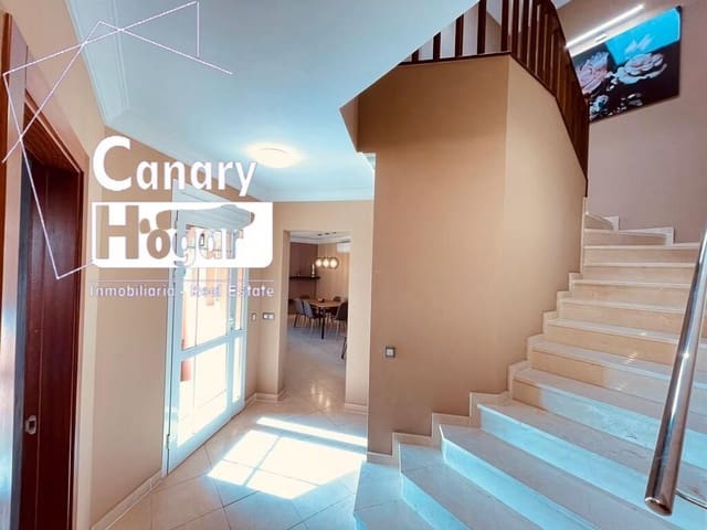 4 bedroom Villa for sale in Los Cristianos, Arona with pool garage - € 775,000 (Ref: 9666613)