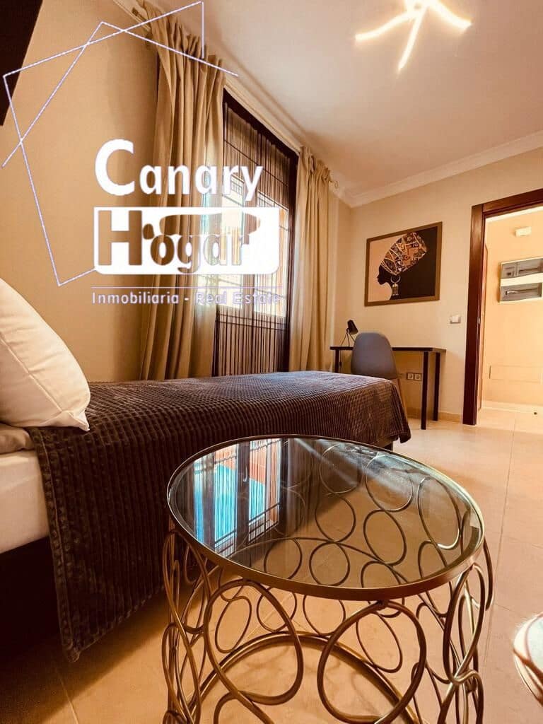 4 bedroom Villa for sale in Los Cristianos with pool garage - € 775,000 (Ref: 9666613)