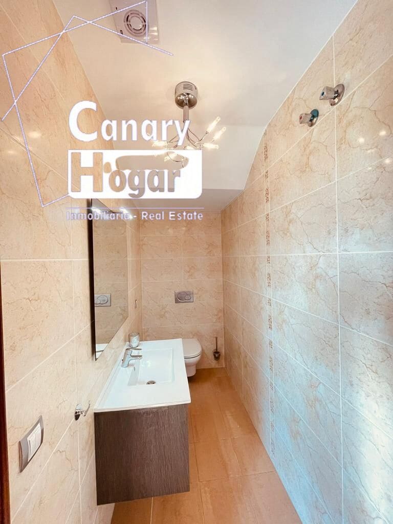 4 bedroom Villa for sale in Los Cristianos with pool garage - € 775,000 (Ref: 9666613)