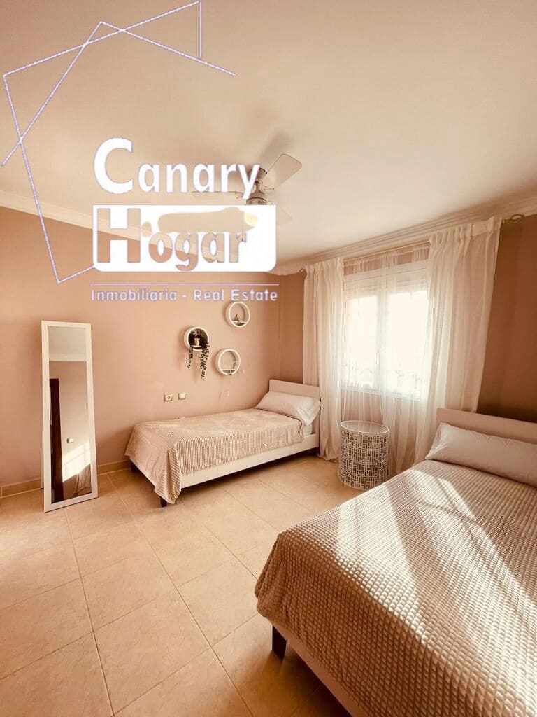 4 bedroom Villa for sale in Los Cristianos with pool garage - € 775,000 (Ref: 9666613)