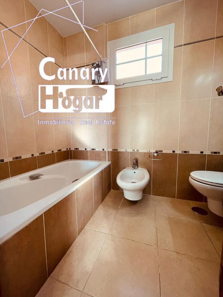 4 bedroom Villa for sale in Los Cristianos with pool garage - € 775,000 (Ref: 9666613)