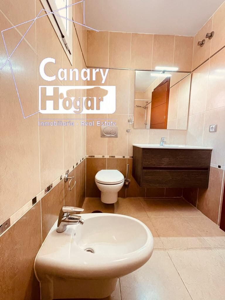 4 bedroom Villa for sale in Los Cristianos with pool garage - € 775,000 (Ref: 9666613)