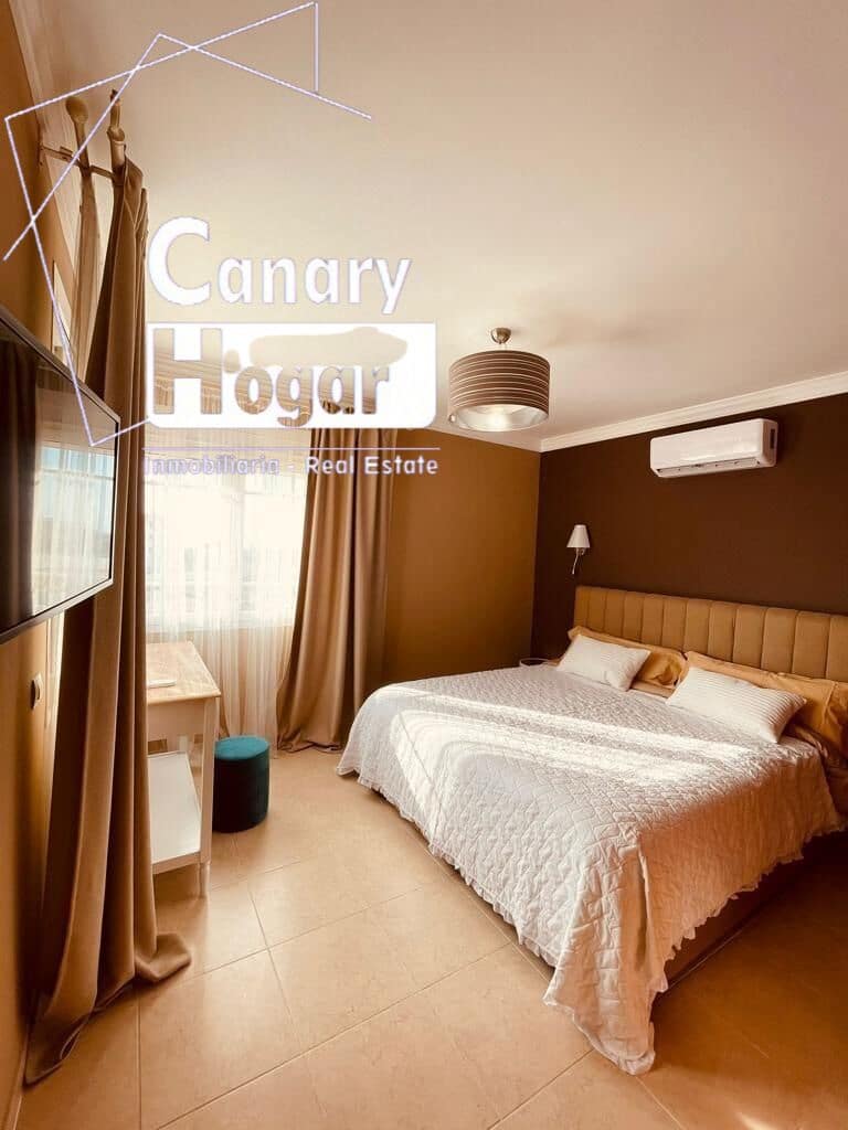 4 bedroom Villa for sale in Los Cristianos with pool garage - € 775,000 (Ref: 9666613)