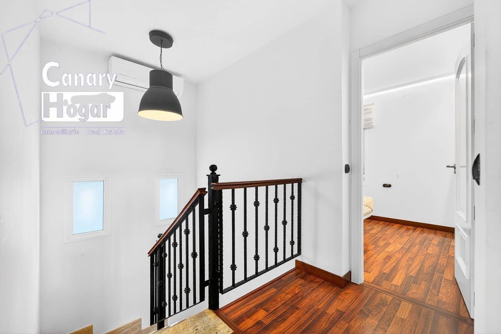 5 bedroom Villa for sale in Los Cristianos with pool - € 1,790,000 (Ref: 9704945)