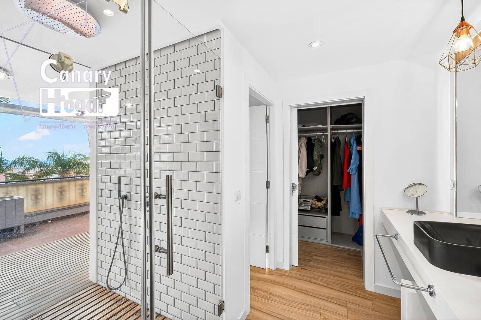 5 bedroom Villa for sale in Los Cristianos with pool - € 1,790,000 (Ref: 9704945)