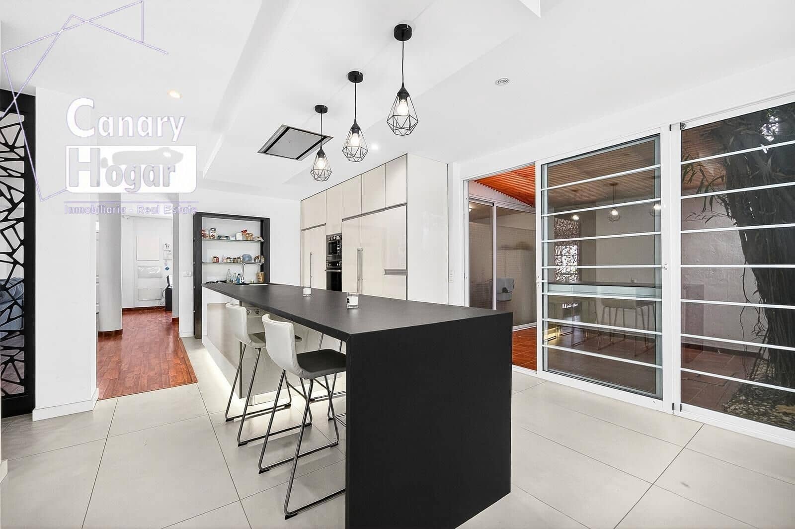 5 bedroom Villa for sale in Los Cristianos with pool - € 1,790,000 (Ref: 9704945)