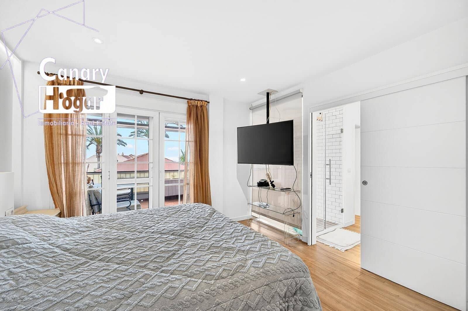 5 bedroom Villa for sale in Los Cristianos with pool - € 1,790,000 (Ref: 9704945)