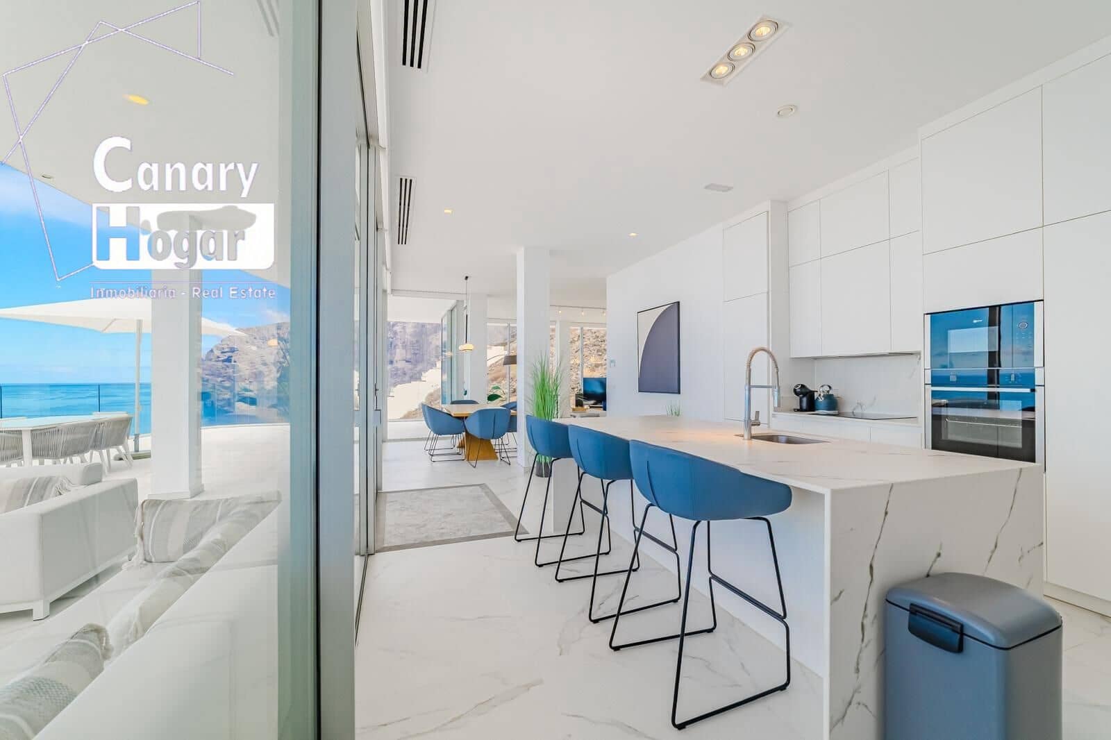 3 bedroom Penthouse for sale in Los Gigantes with pool - € 2,490,000 (Ref: 9712074)